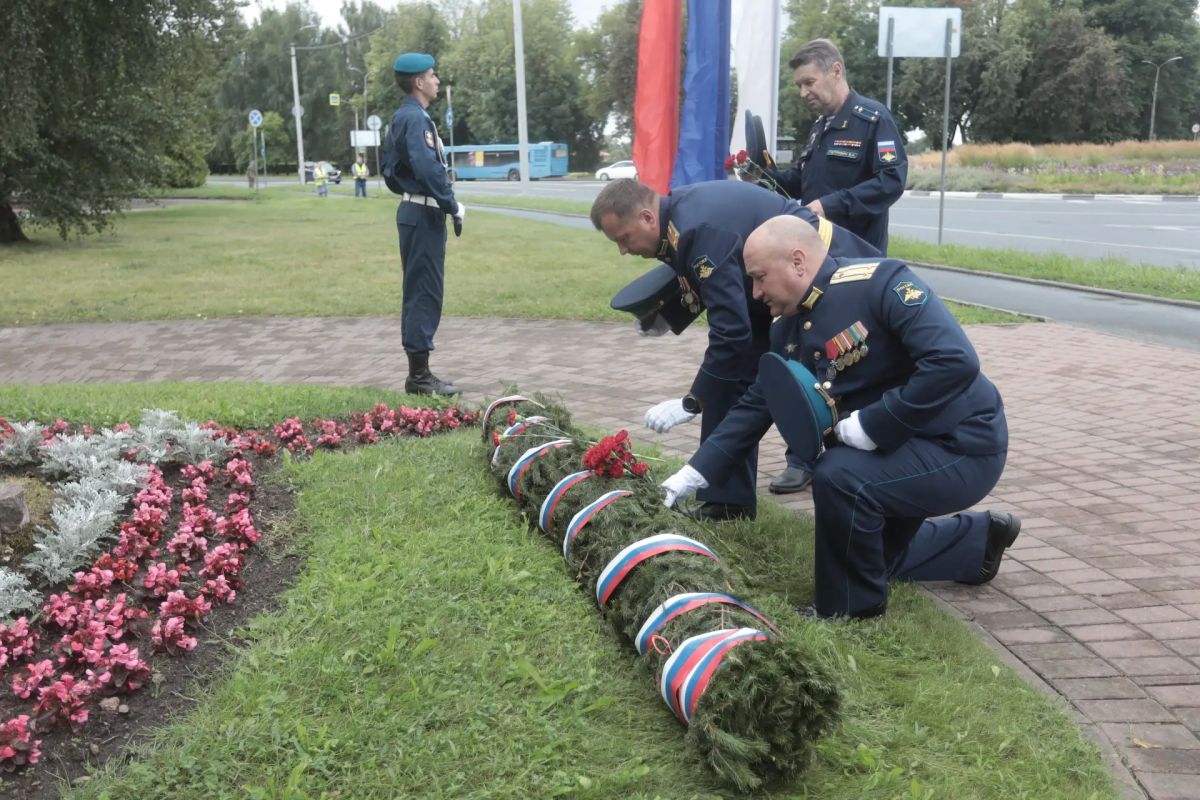 Митинг памяти, приуроченный ко Дню Воздушно-десантных войск, состоялся в Пскове сегодня, 2 августа Митинг памяти, приуроченный ко Дню Воздушно-десантных войск, состоялся в Пскове сегодня, 2 августа