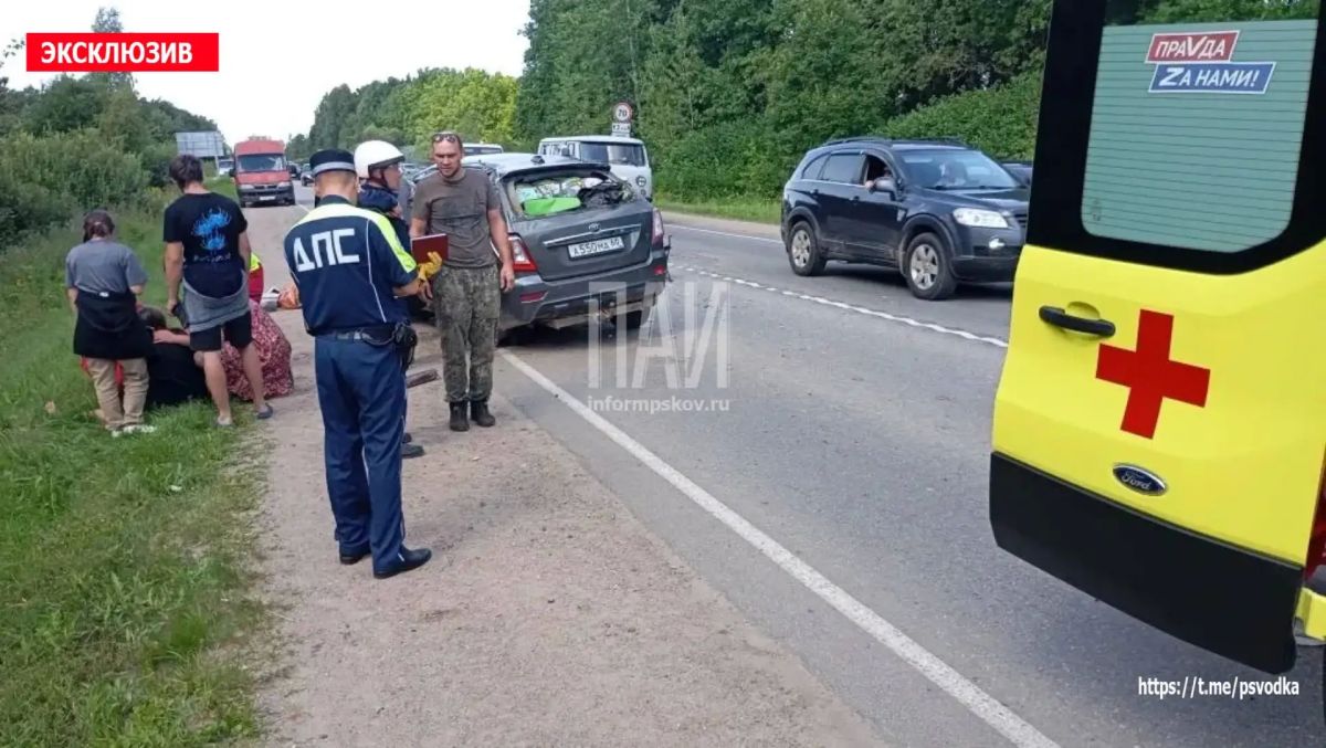 В Псковском районе, у деревни Солоново, на 1-м километре автодороги Псков-Гдов, женщина, управлявшая автомобилем Lifan, не справилась с управлением и допустила опрокидывание В Псковском районе, у деревни Солоново, на 1-м километре автодороги Псков-Гдов, женщина, управлявшая автомобилем Lifan, не справилась с управлением и допустила опрокидывание