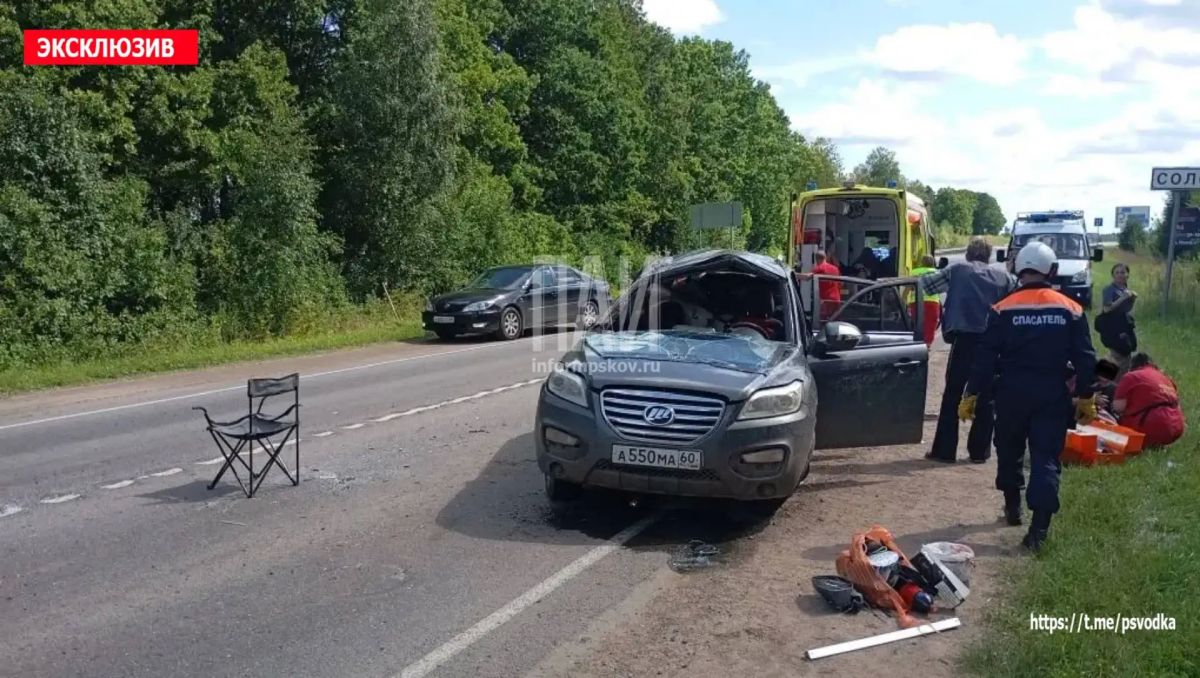 В Псковском районе, у деревни Солоново, на 1-м километре автодороги Псков-Гдов, женщина, управлявшая автомобилем Lifan, не справилась с управлением и допустила опрокидывание В Псковском районе, у деревни Солоново, на 1-м километре автодороги Псков-Гдов, женщина, управлявшая автомобилем Lifan, не справилась с управлением и допустила опрокидывание
