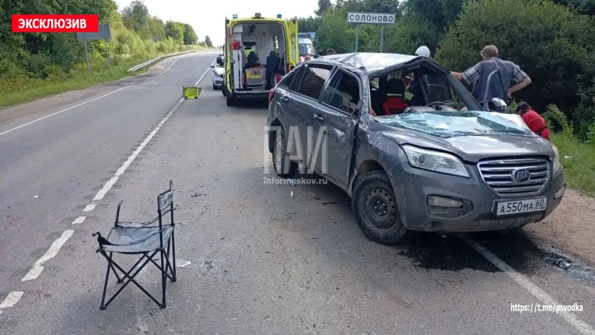 В Псковском районе, у деревни Солоново, на 1-м километре автодороги Псков-Гдов, женщина, управлявшая автомобилем Lifan, не справилась с управлением и допустила опрокидывание В Псковском районе, у деревни Солоново, на 1-м километре автодороги Псков-Гдов, женщина, управлявшая автомобилем Lifan, не справилась с управлением и допустила опрокидывание