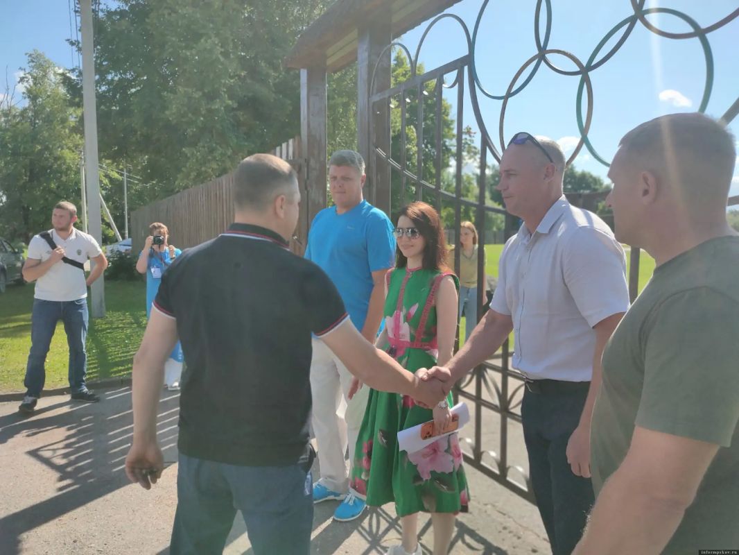 Губернатор Псковской области осмотрел стадион в Порхове Губернатор Псковской области осмотрел стадион в Порхове