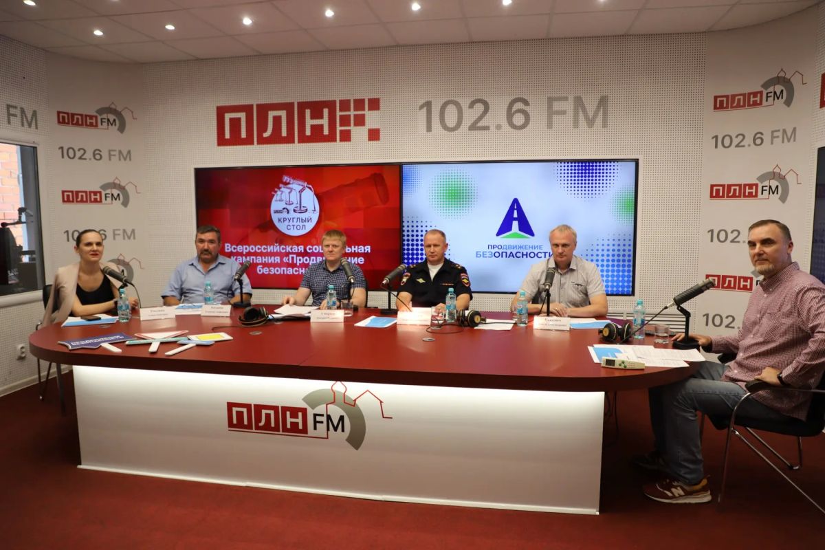 В Пскове прошла пресс-конференция с участием представителей Управления Госавтоинспекции В Пскове прошла пресс-конференция с участием представителей Управления Госавтоинспекции