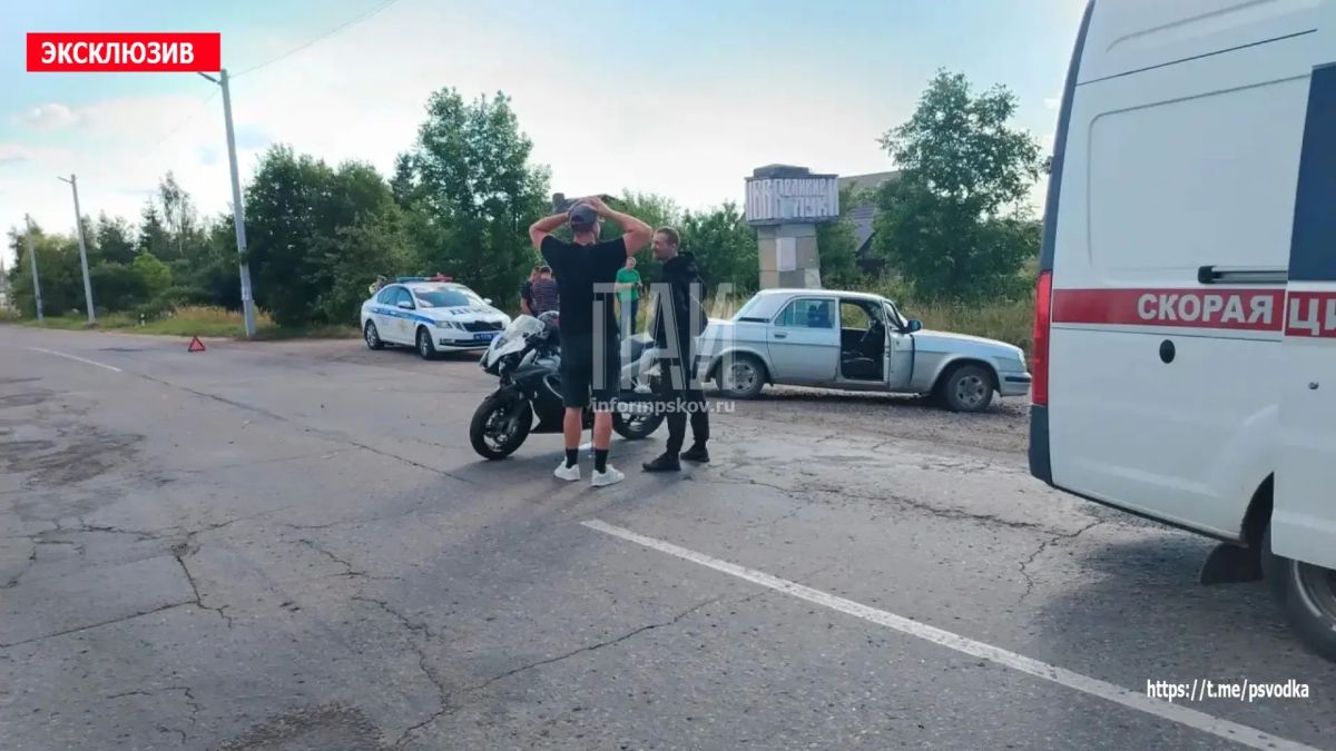 В Великих Луках, на улице Дубовой у дома 11, произошло попутное столкновение мотоцикла и автомобиля «Волга» В Великих Луках, на улице Дубовой у дома 11, произошло попутное столкновение мотоцикла и автомобиля «Волга»