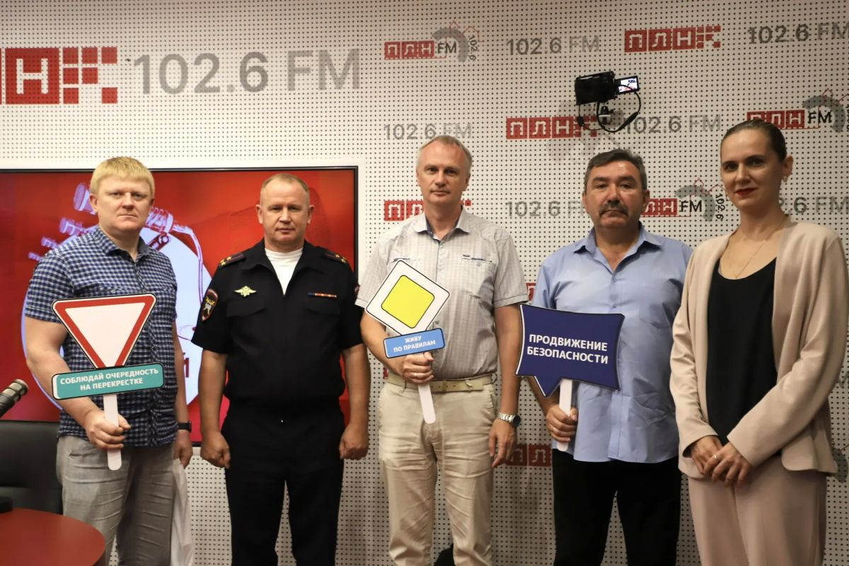 В Пскове прошла пресс-конференция с участием представителей Управления Госавтоинспекции В Пскове прошла пресс-конференция с участием представителей Управления Госавтоинспекции