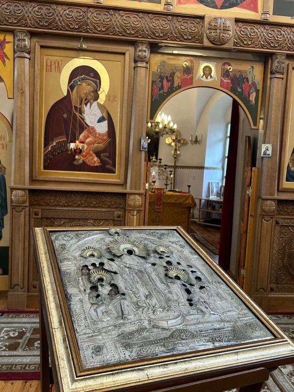 Икона "Всех скорбящих радость" вернулась в храм Встеселово после десятилетий странствий Икона "Всех скорбящих радость" вернулась в храм Встеселово после десятилетий странствий