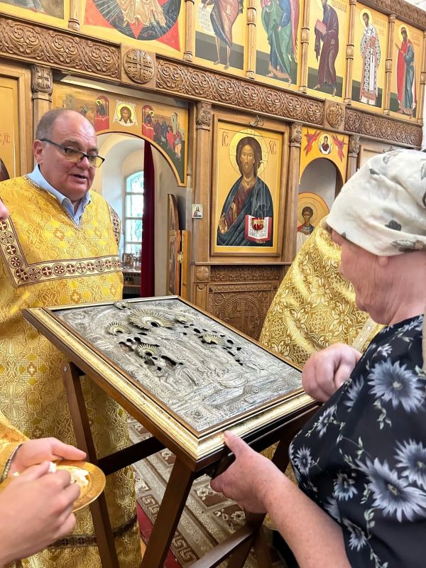 Икона "Всех скорбящих радость" вернулась в храм Встеселово после десятилетий странствий Икона "Всех скорбящих радость" вернулась в храм Встеселово после десятилетий странствий