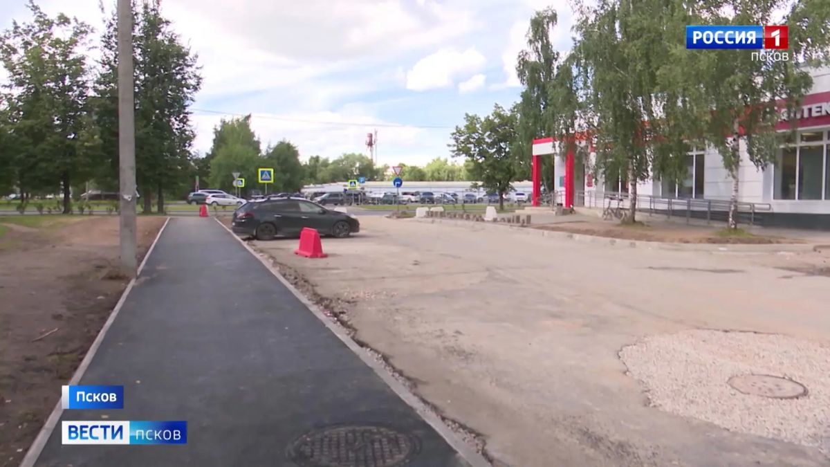 На улице Коммунальной в Пскове идут ремонтные работы На улице Коммунальной в Пскове идут ремонтные работы