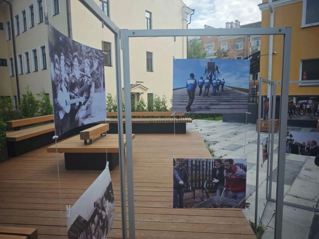Прямо сейчас на парклете «Эфир» проходит встреча студенческих строительных отрядов Прямо сейчас на парклете «Эфир» проходит встреча студенческих строительных отрядов