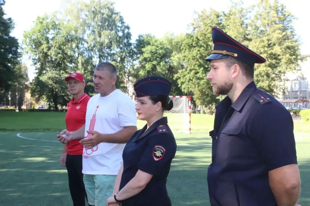 В Пскове именитые спортсмены встретились с юными горожанами В Пскове именитые спортсмены встретились с юными горожанами
