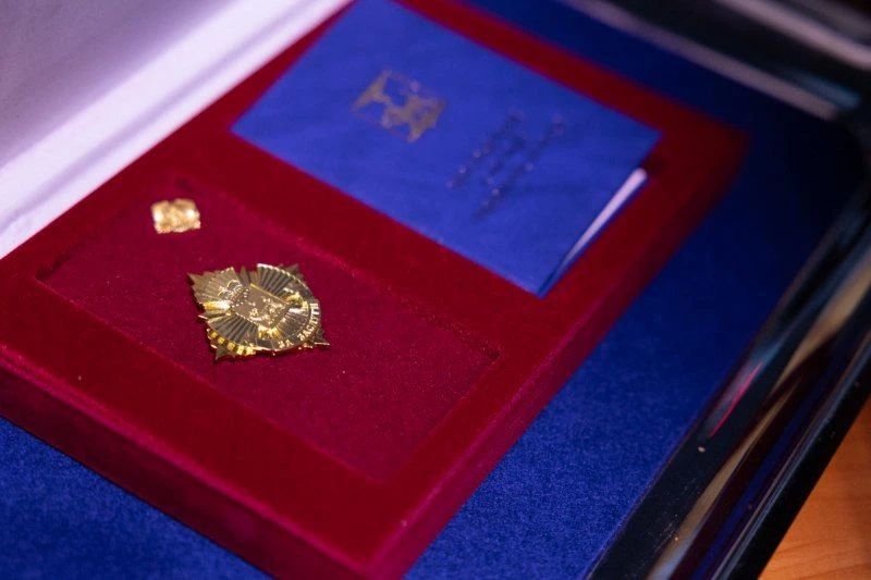 Губернатор Михаил Ведерников вручил региональные награды работникам строительной сферы Губернатор Михаил Ведерников вручил региональные награды работникам строительной сферы