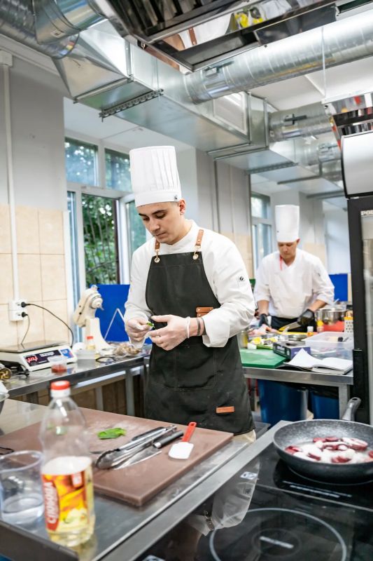В Вологде завершился федеральный этап Всероссийского конкурса «Лучший по профессии» в номинации «Повар» В Вологде завершился федеральный этап Всероссийского конкурса «Лучший по профессии» в номинации «Повар»