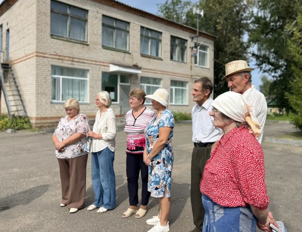 Депутат Госдумы РФ Александр Козловский встретился с жителями Невеля, а также Новохованска и Туричино в Невельском округе Депутат Госдумы РФ Александр Козловский встретился с жителями Невеля, а также Новохованска и Туричино в Невельском округе