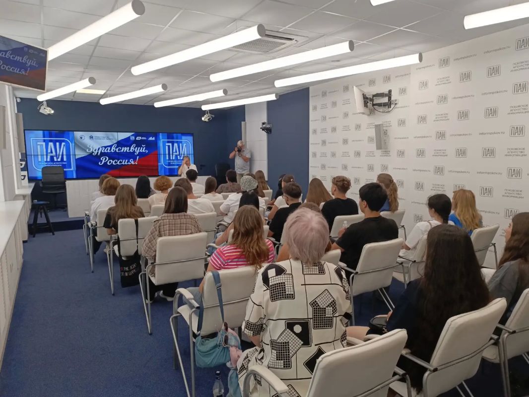 Прямо сейчас в медиацентре ПАИ — настоящий медиа-ликбез для участников программы «Здравствуй, Россия!» Прямо сейчас в медиацентре ПАИ — настоящий медиа-ликбез для участников программы «Здравствуй, Россия!»