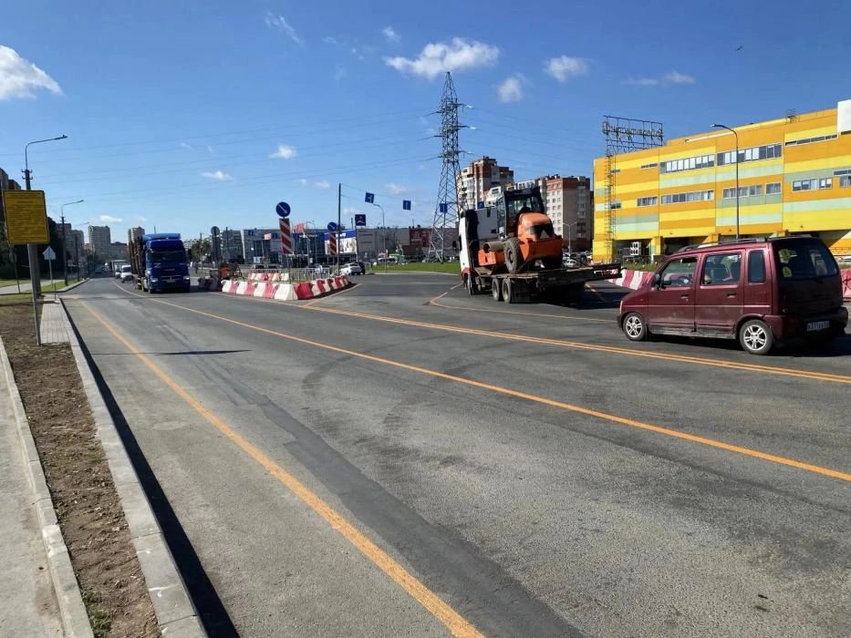 На мосту Александра Невского ремонтируют вторую полосу На мосту Александра Невского ремонтируют вторую полосу