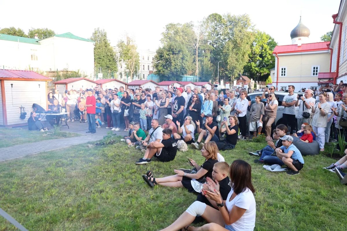 «Перемен требуют наши сердца…»: концерт памяти Виктора Цоя пройдет 16 августа «Перемен требуют наши сердца…»: концерт памяти Виктора Цоя пройдет 16 августа