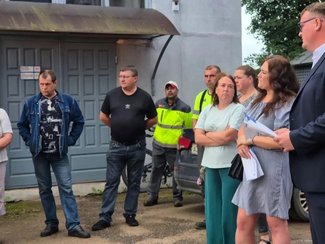 Депутат Законодательного Собрания Псковской области Андрей Козлов совместно с главой Новосокольнического округа Виктором Новиковым провёл встречи с жителями муниципалитета Депутат Законодательного Собрания Псковской области Андрей Козлов совместно с главой Новосокольнического округа Виктором Новиковым провёл встречи с жителями муниципалитета