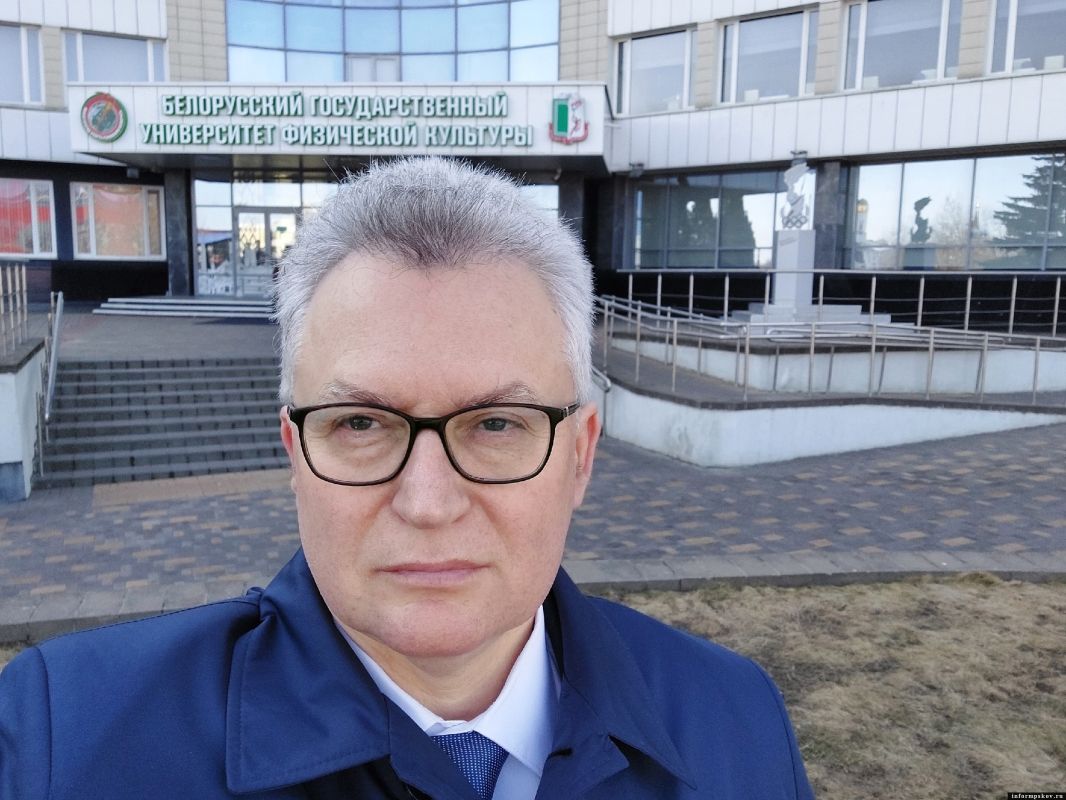Депутат Великолукской городской думы, декан Великолукской государственной академии физической культуры и спорта (ВЛГАФК) Дмитрий Белюков высказался о роли спорта в жизни города в День физкультурника