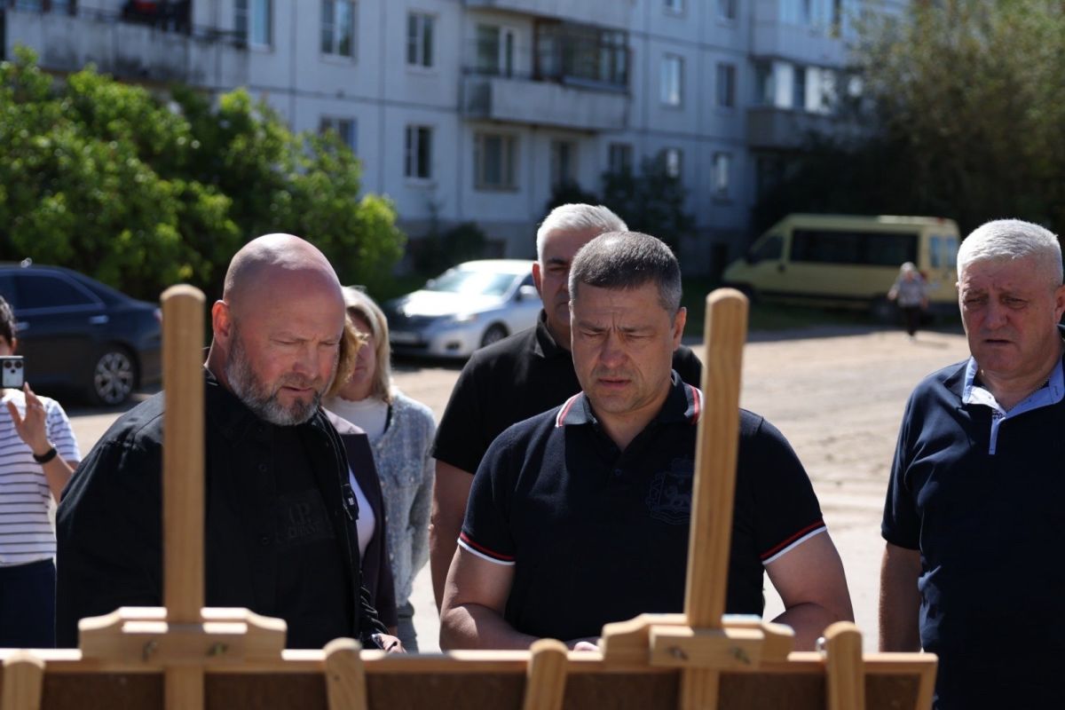 Улицу Пограничную в Гдове перед началом строительных работ осмотрел губернатор Псковской области Михаил Ведерников в рамках рабочего визита в округ Улицу Пограничную в Гдове перед началом строительных работ осмотрел губернатор Псковской области Михаил Ведерников в рамках рабочего визита в округ