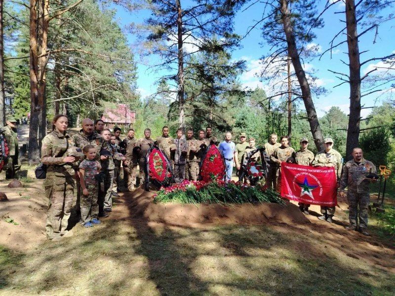 В Невельском районе прошла торжественная церемония перезахоронения останков 46 бойцов, поднятых в ходе Международной молодёжной Вахты памяти «Невельский фронт2026