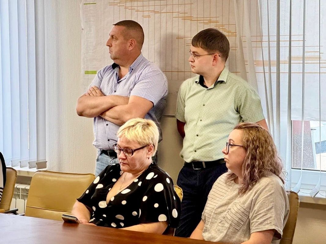 Депутат Псковской городской Думы Антон Мороз принял участие во встрече с коллективом и руководством Порховского маслосырзавода Депутат Псковской городской Думы Антон Мороз принял участие во встрече с коллективом и руководством Порховского маслосырзавода