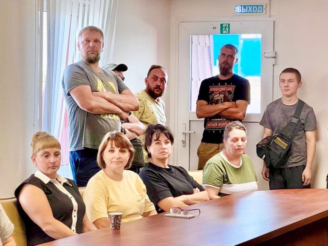 Депутат Псковской городской Думы Антон Мороз принял участие во встрече с коллективом и руководством Порховского маслосырзавода Депутат Псковской городской Думы Антон Мороз принял участие во встрече с коллективом и руководством Порховского маслосырзавода