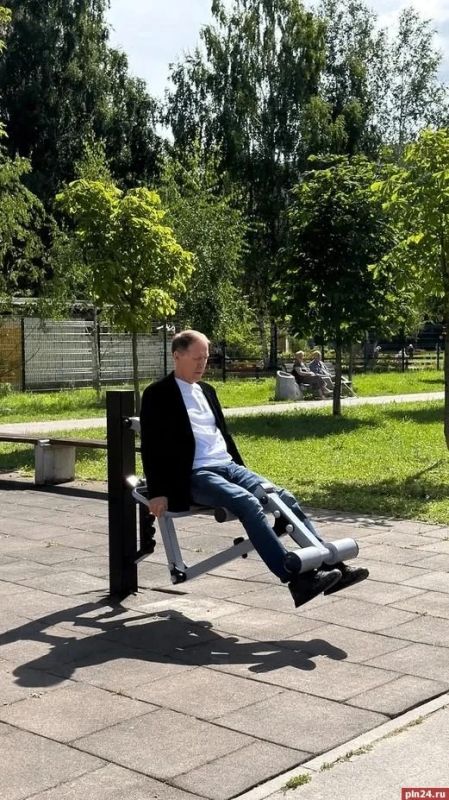 Спорт на свежем воздухе: в псковском сквере Молодёжи открыли воркаут-зону Спорт на свежем воздухе: в псковском сквере Молодёжи открыли воркаут-зону