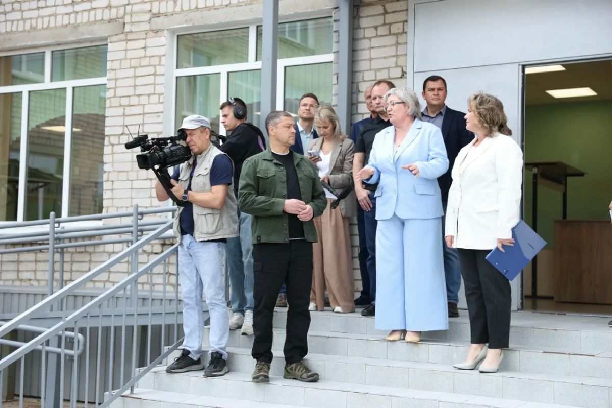 Плюсскую среднюю общеобразовательную школу на улице Валерии Гнаровской, 40 осмотрел губернатор Псковской области Михаил Ведерников в рамках рабочего визита в муниципалитет сегодня, 12 августа Плюсскую среднюю общеобразовательную школу на улице Валерии Гнаровской, 40 осмотрел губернатор Псковской области Михаил Ведерников в рамках рабочего визита в муниципалитет сегодня, 12 августа