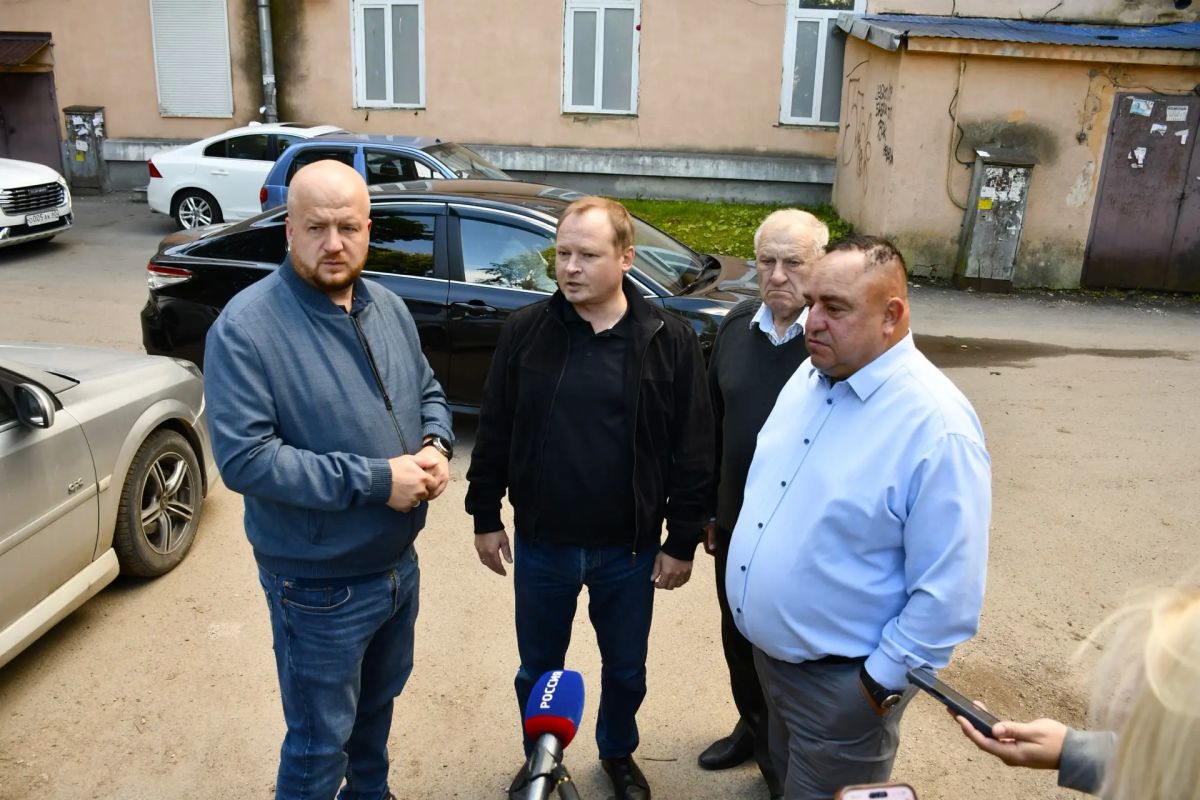 Елкин Борис: 3 Вместе с депутатом Псковской городской Думы Антоном Морозом и депутатом Законодательного Собрания Псковской области Алексеем Севастьяновым, провели рабочий выезд по округу № 3 Елкин Борис: 3 Вместе с депутатом Псковской городской Думы Антоном Морозом и депутатом Законодательного Собрания Псковской области Алексеем Севастьяновым, провели рабочий выезд по округу № 3