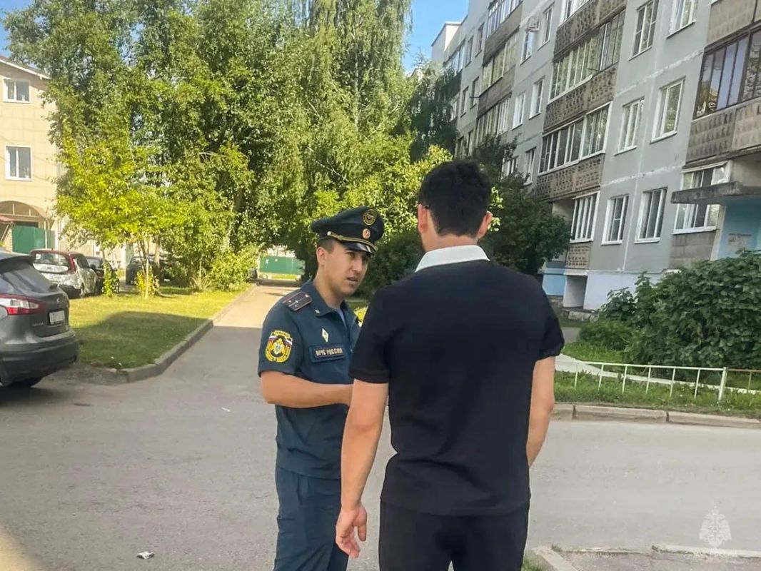 #Профилактика. Сегодня сотрудниками Главного управления МЧС России по Псковской области на территории города Великие Луки проведен профилактический рейд, цель которого – предупреждение пожаров и гибели на них людей #Профилактика. Сегодня сотрудниками Главного управления МЧС России по Псковской области на территории города Великие Луки проведен профилактический рейд, цель которого – предупреждение пожаров и гибели на них людей