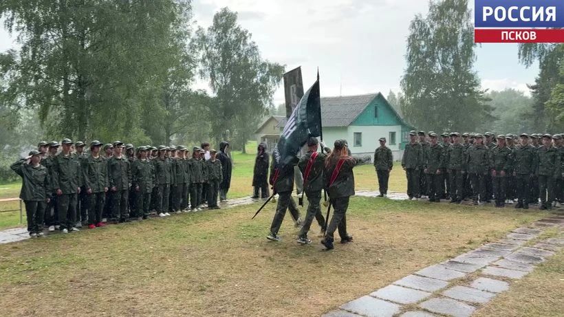 300 курсантов прошли обучение в летних сменах Центра "ВОИН" в Великолукском районе 300 курсантов прошли обучение в летних сменах Центра "ВОИН" в Великолукском районе