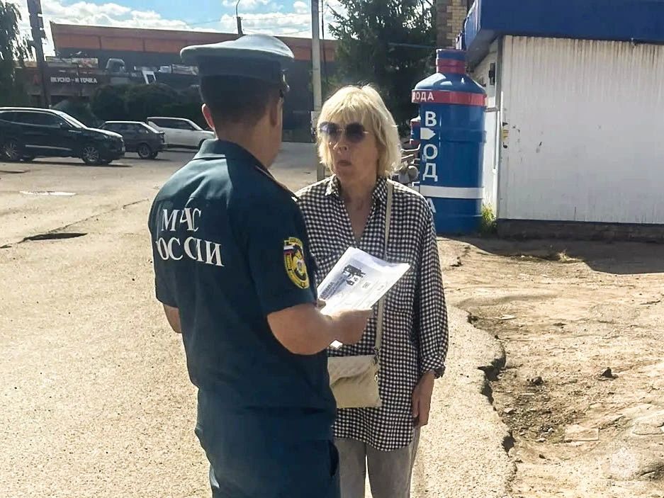 #Профилактика. Сегодня сотрудниками Главного управления МЧС России по Псковской области на территории города Великие Луки проведен профилактический рейд, цель которого – предупреждение пожаров и гибели на них людей #Профилактика. Сегодня сотрудниками Главного управления МЧС России по Псковской области на территории города Великие Луки проведен профилактический рейд, цель которого – предупреждение пожаров и гибели на них людей