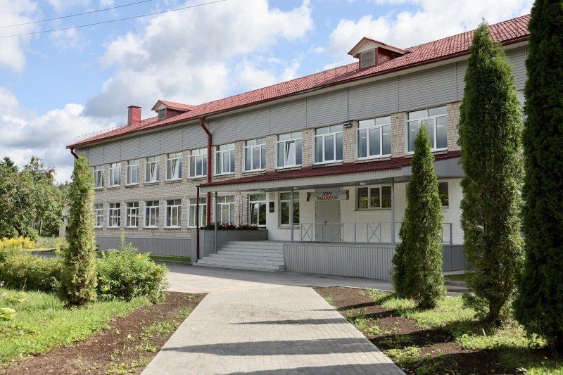В рамках рабочего выезда губернатор Михаил Ведерников посетил Плюсскую среднюю школу, чтобы проконтролировать качество капитального ремонта и благоустройства В рамках рабочего выезда губернатор Михаил Ведерников посетил Плюсскую среднюю школу, чтобы проконтролировать качество капитального ремонта и благоустройства