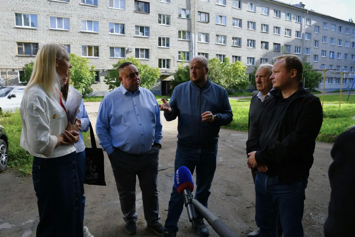 Елкин Борис: 3 Вместе с депутатом Псковской городской Думы Антоном Морозом и депутатом Законодательного Собрания Псковской области Алексеем Севастьяновым, провели рабочий выезд по округу № 3 Елкин Борис: 3 Вместе с депутатом Псковской городской Думы Антоном Морозом и депутатом Законодательного Собрания Псковской области Алексеем Севастьяновым, провели рабочий выезд по округу № 3