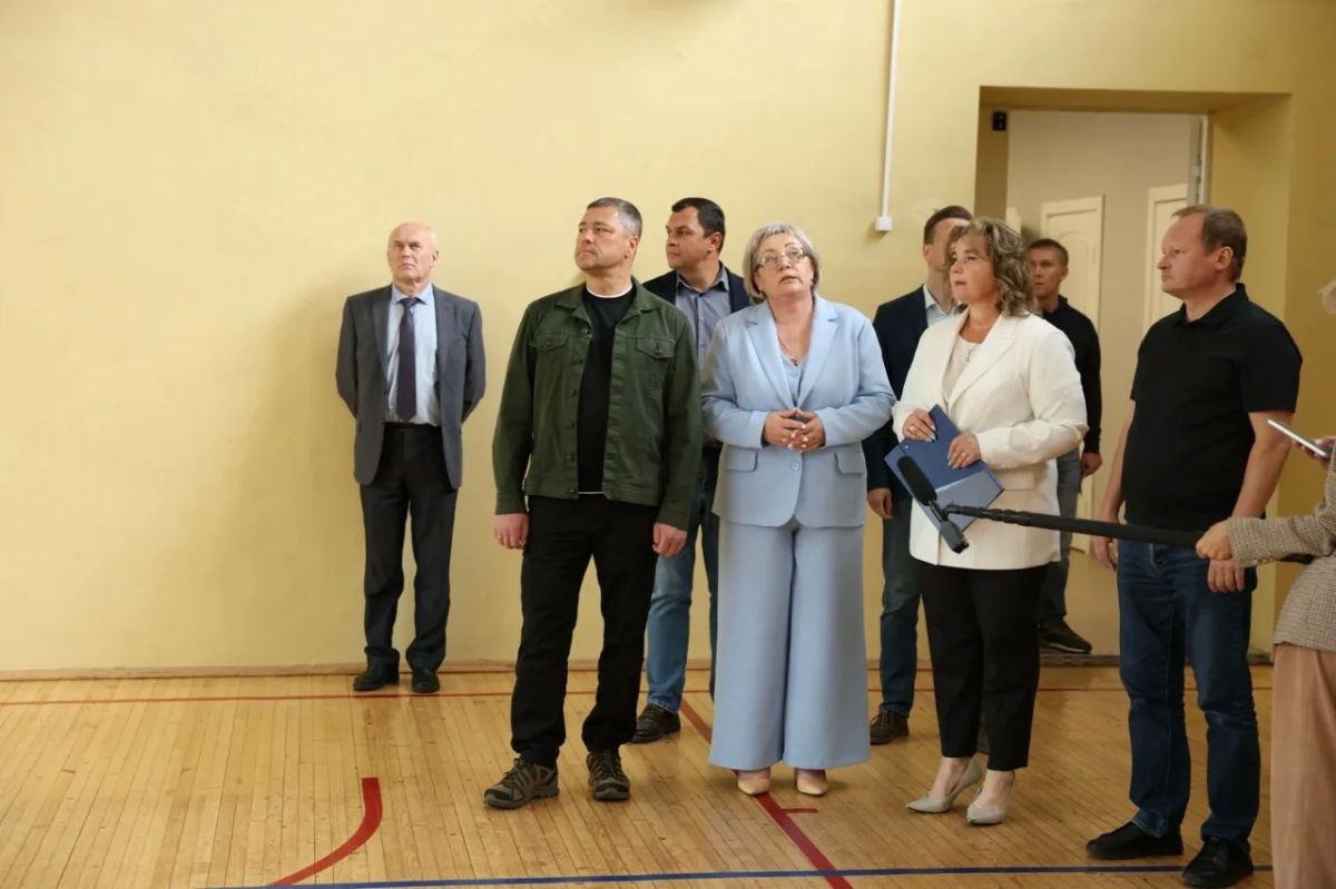 Плюсскую среднюю общеобразовательную школу на улице Валерии Гнаровской, 40 осмотрел губернатор Псковской области Михаил Ведерников в рамках рабочего визита в муниципалитет сегодня, 12 августа Плюсскую среднюю общеобразовательную школу на улице Валерии Гнаровской, 40 осмотрел губернатор Псковской области Михаил Ведерников в рамках рабочего визита в муниципалитет сегодня, 12 августа