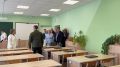 В рамках рабочего выезда губернатор Михаил Ведерников посетил Плюсскую среднюю школу, чтобы проконтролировать качество капитального ремонта и благоустройства