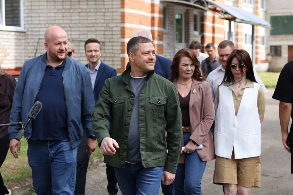 Губернатор Михаил Ведерников осмотрел восстановленный детский лагерь «Нептун» Губернатор Михаил Ведерников осмотрел восстановленный детский лагерь «Нептун»