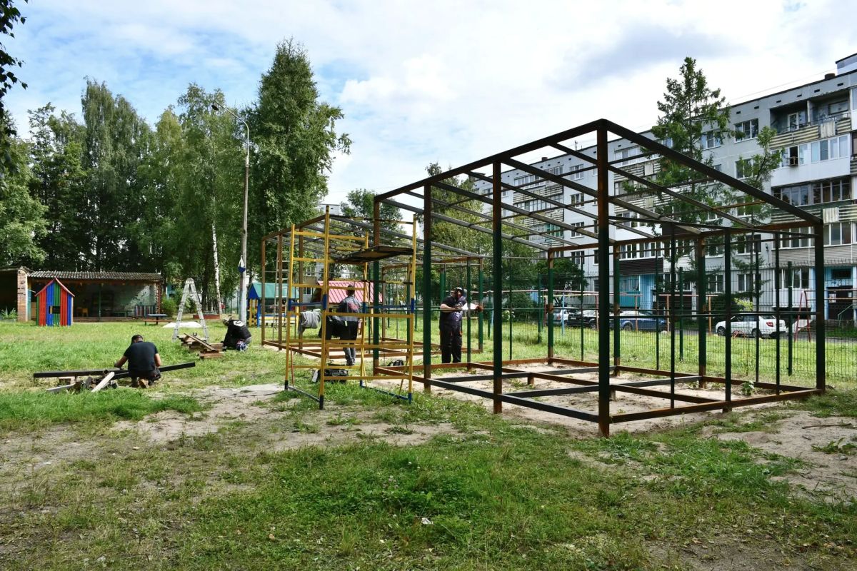 В детских садах Пскова устанавливают новые теневые навесы! В детских садах Пскова устанавливают новые теневые навесы!
