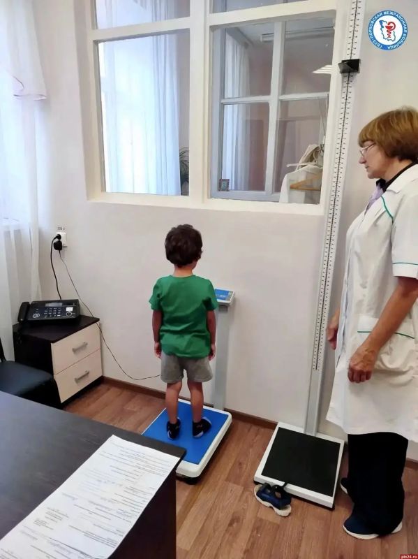 В Дно врачи провели плановый медосмотр для 32 детсадовцев