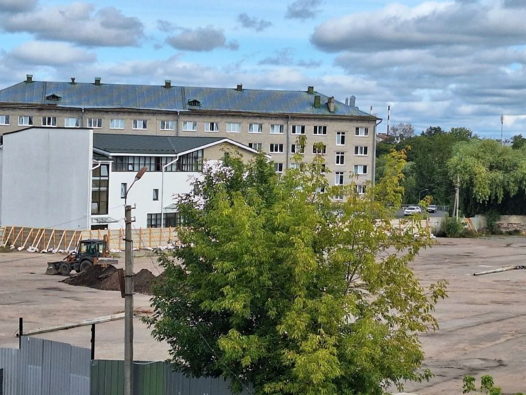 Работы начались на месте бывшей вещевой ярмарки (Белорусский рынок) в центре Пскова Работы начались на месте бывшей вещевой ярмарки (Белорусский рынок) в центре Пскова