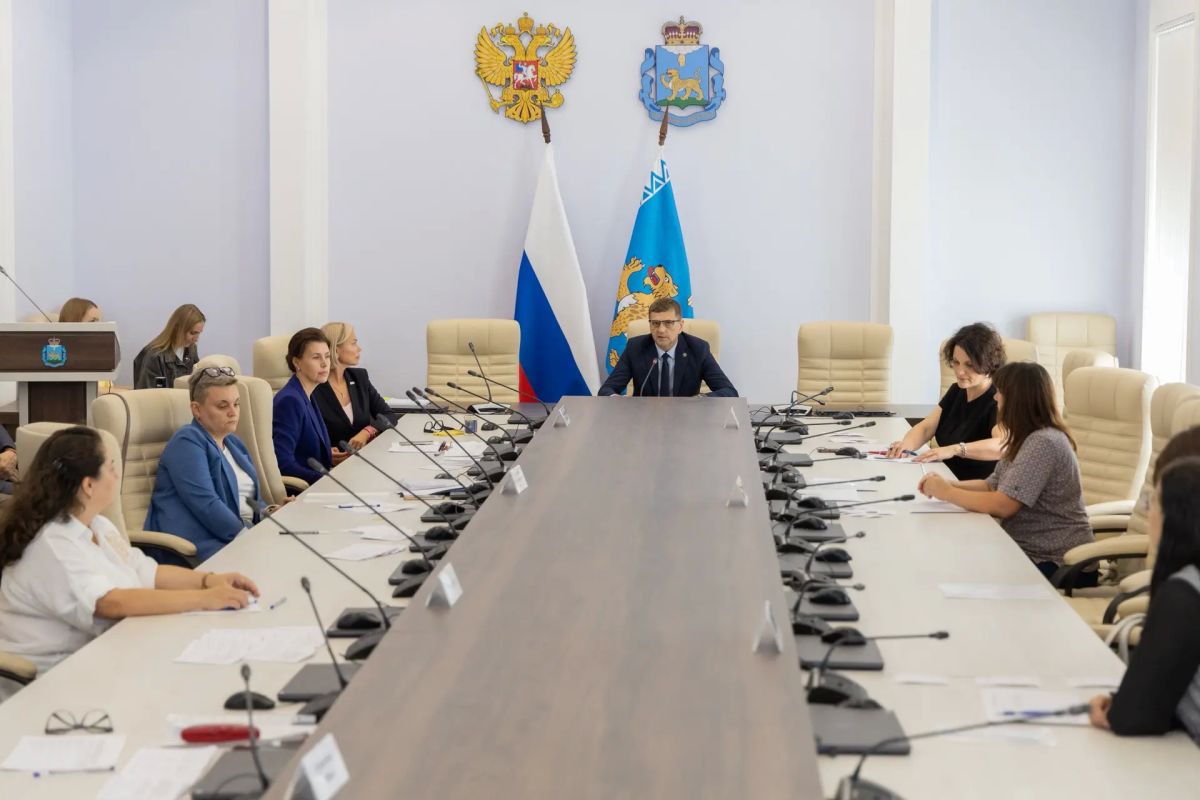 Сегодня в городе Пскове Избирательная комиссия Псковской области провела жеребьевку по распределению между зарегистрированными кандидатами, политическими партиями на выборах депутатов Государственной Думы Федерального... Сегодня в городе Пскове Избирательная комиссия Псковской области провела жеребьевку по распределению между зарегистрированными кандидатами, политическими партиями на выборах депутатов Государственной Думы Федерального...