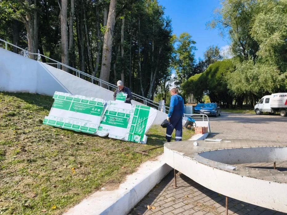 На крепостном валу в Великих Луках устанавливают новую световую конструкцию к 860-летию города На крепостном валу в Великих Луках устанавливают новую световую конструкцию к 860-летию города