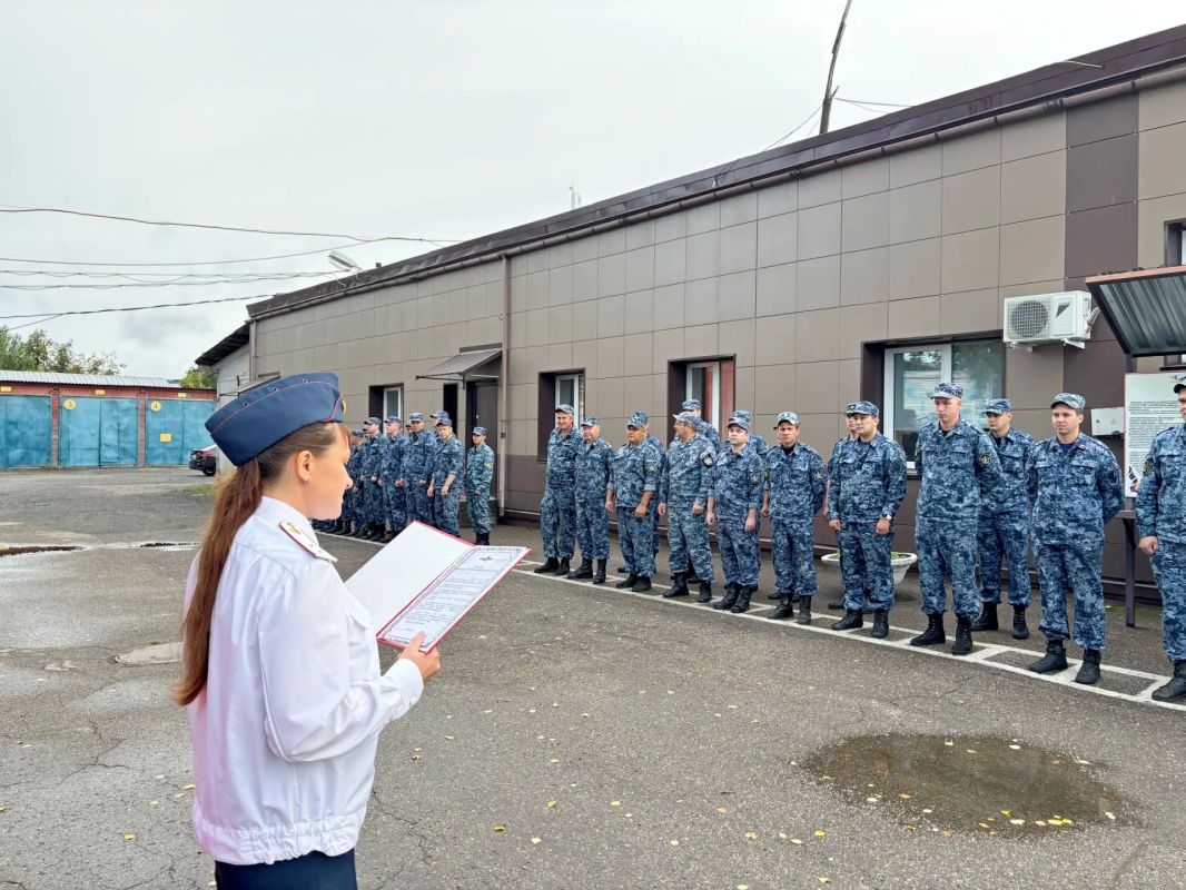 В отделе по конвоированию провели мероприятия ко Дню Государственного флага РФ