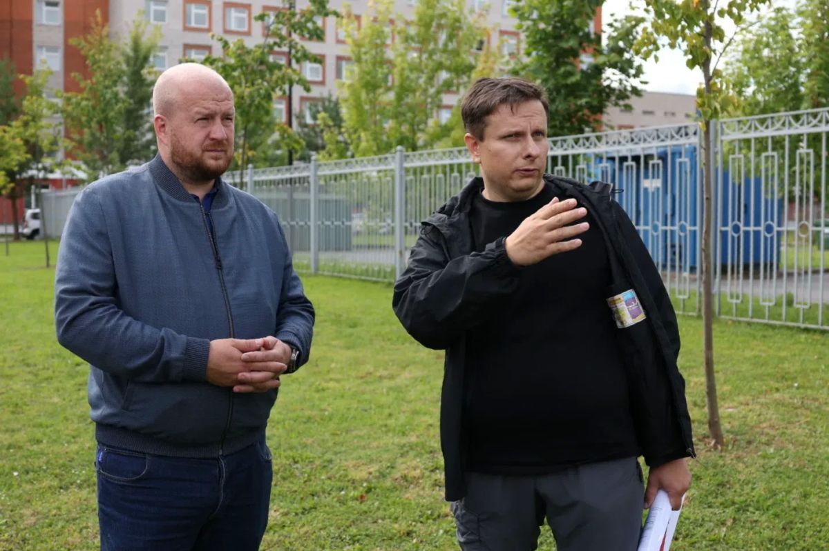 В Пскове оценили состояние деревьев у Детской областной больницы В Пскове оценили состояние деревьев у Детской областной больницы