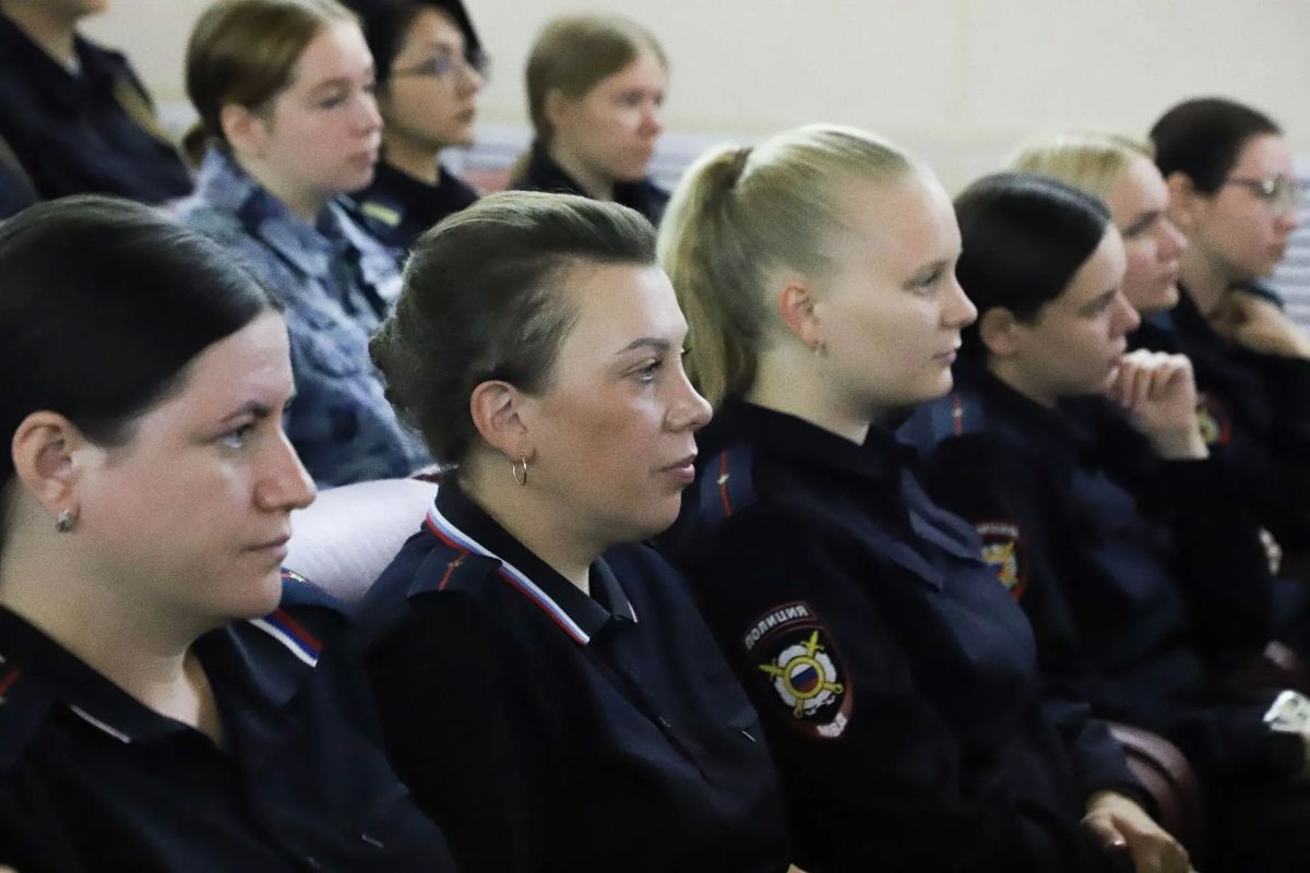 В Управлении МВД России по Псковской области прошли занятия для личного состава в рамках Единого дня государственно-правового информирования В Управлении МВД России по Псковской области прошли занятия для личного состава в рамках Единого дня государственно-правового информирования