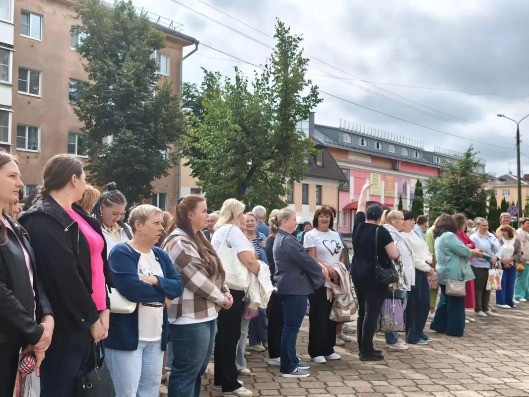 Модельный избирательный участок презентовали в Великих Луках Модельный избирательный участок презентовали в Великих Луках