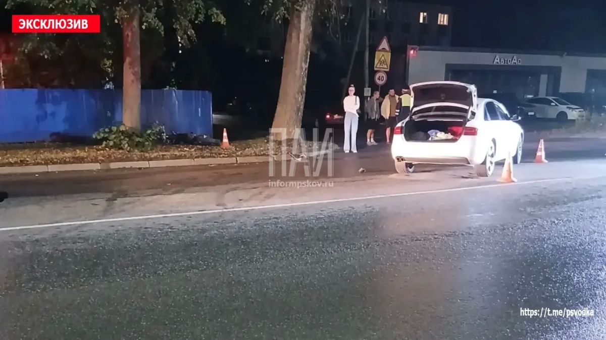 Лобовое столкновение мотоцикла и автомобиля Audi произошло на проспекте Гагарина у дома №107/1 в Великих Луках Лобовое столкновение мотоцикла и автомобиля Audi произошло на проспекте Гагарина у дома №107/1 в Великих Луках