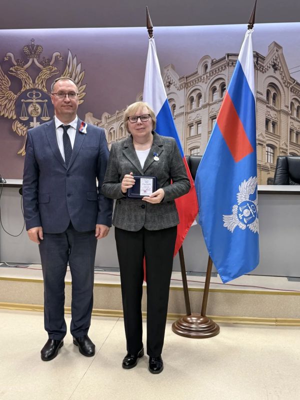 День Государственного флага Российской Федерации — один из главных праздников нашей страны, символизирующий единство, гордость и великую историю России День Государственного флага Российской Федерации — один из главных праздников нашей страны, символизирующий единство, гордость и великую историю России