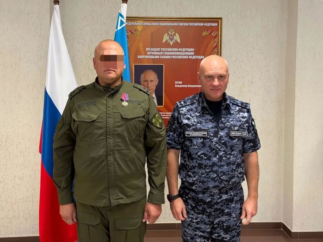 Росгвардейцам Псковской области вручили награды в преддверии Дня флага Росгвардейцам Псковской области вручили награды в преддверии Дня флага