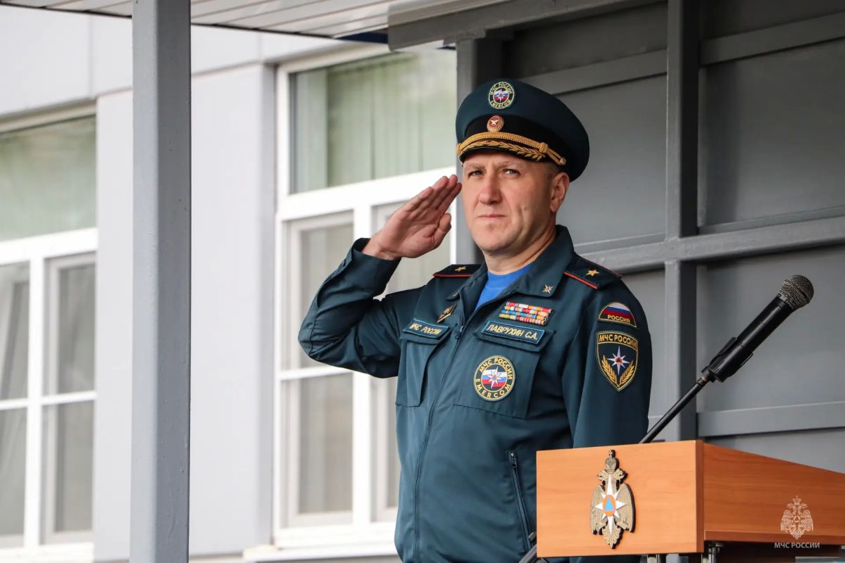 Торжественное построение, посвященное Дню Государственного флага Российской Федерации Торжественное построение, посвященное Дню Государственного флага Российской Федерации