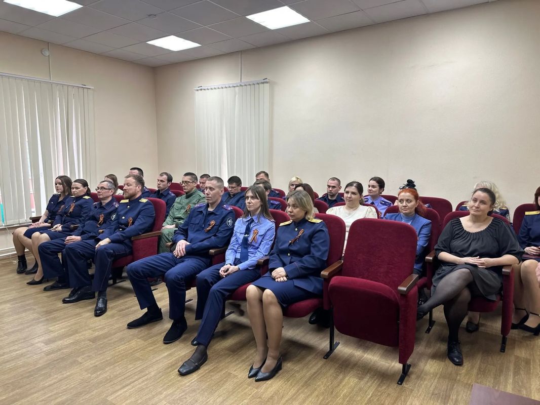 В следственном управлении СК России по Псковской области отметили День Государственного флага В следственном управлении СК России по Псковской области отметили День Государственного флага